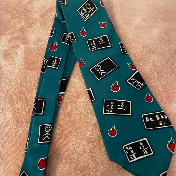 Chalkboard and Apple Patterned Tie - Picture 5 of 8